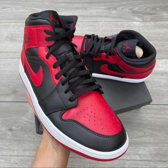 Air Jordan 1 Mid “Banned” Classic Red/Black Men’s - Picture 3 of 9